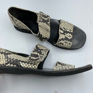 Vince Cream & Black Crocodile Print Leather Sandals Womens 7 Beachy Casual Flats
